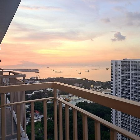 Cozy Penthouse 2Br Suite W Balcony - Amazing Manila Bay View And City Skyline Near Moa Pasay Exterior foto